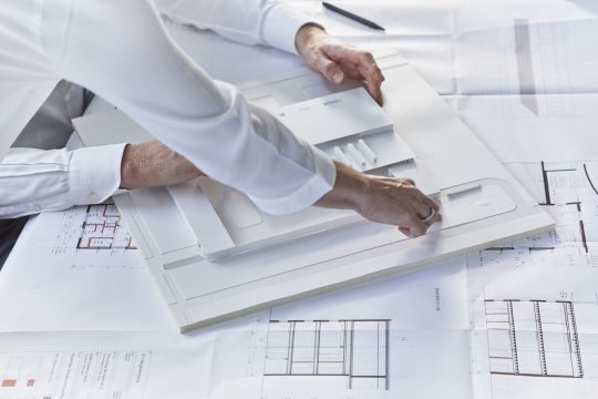 Hände zeigen planen Architektur und Generalplanung